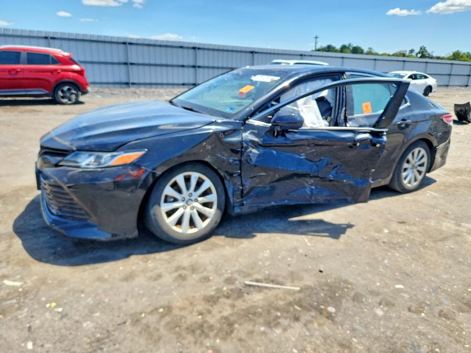 2018 TOYOTA CAMRY LE - 1