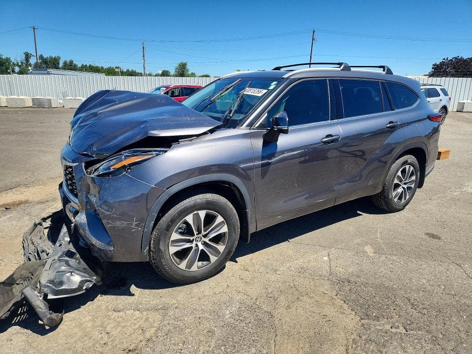 2022 TOYOTA HIGHLANDER XLE - 1
