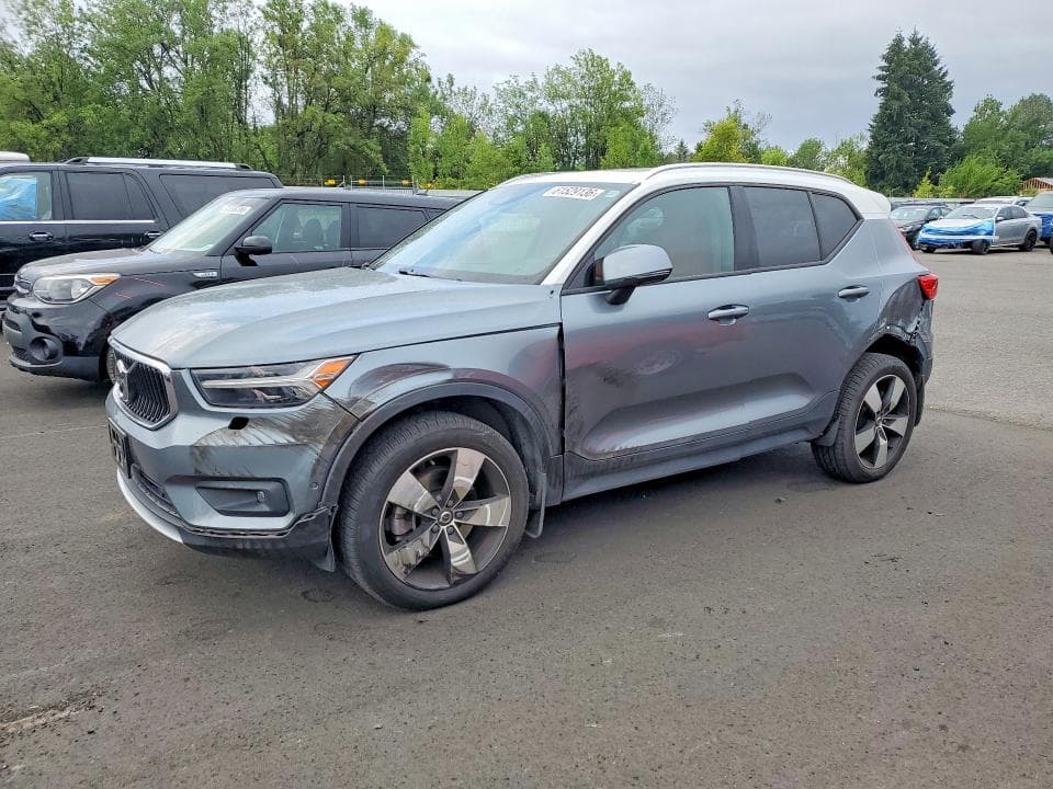 2019 VOLVO XC40 T5 MOMENTUM - 1