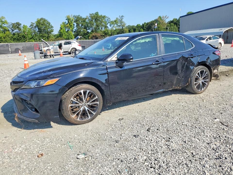 2018 TOYOTA CAMRY SE - 1