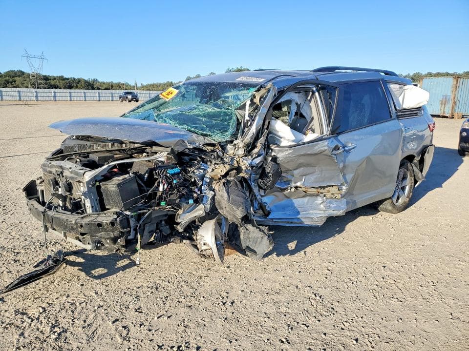 2020 TOYOTA SIENNA LE - 1