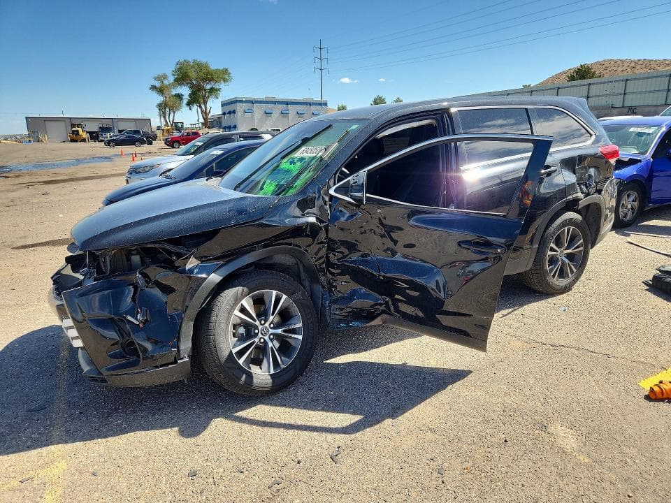 2019 TOYOTA HIGHLANDER LE - 1