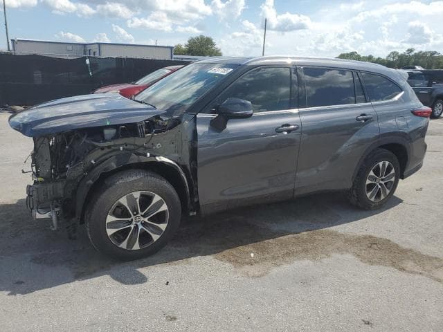 2021 TOYOTA HIGHLANDER XLE - 1