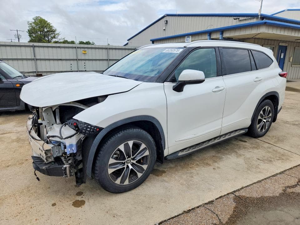 2022 TOYOTA HIGHLANDER XLE - 1
