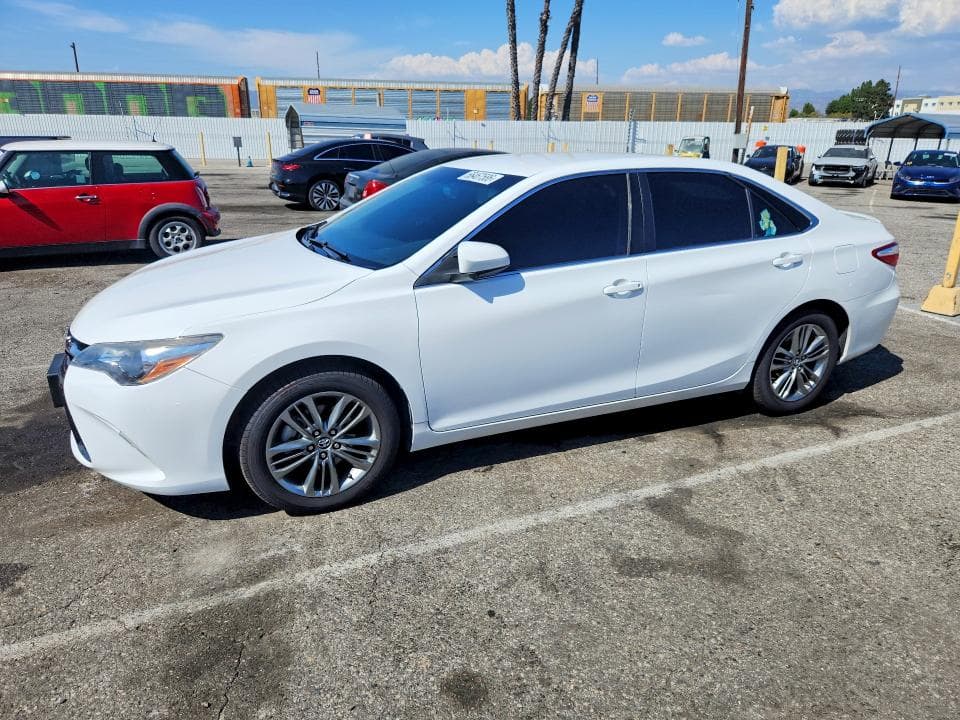 2017 TOYOTA CAMRY SE - 1
