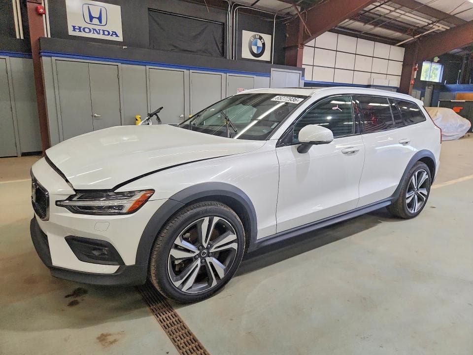 2025 VOLVO V60 CROSS COUNTRY PLUS - 1