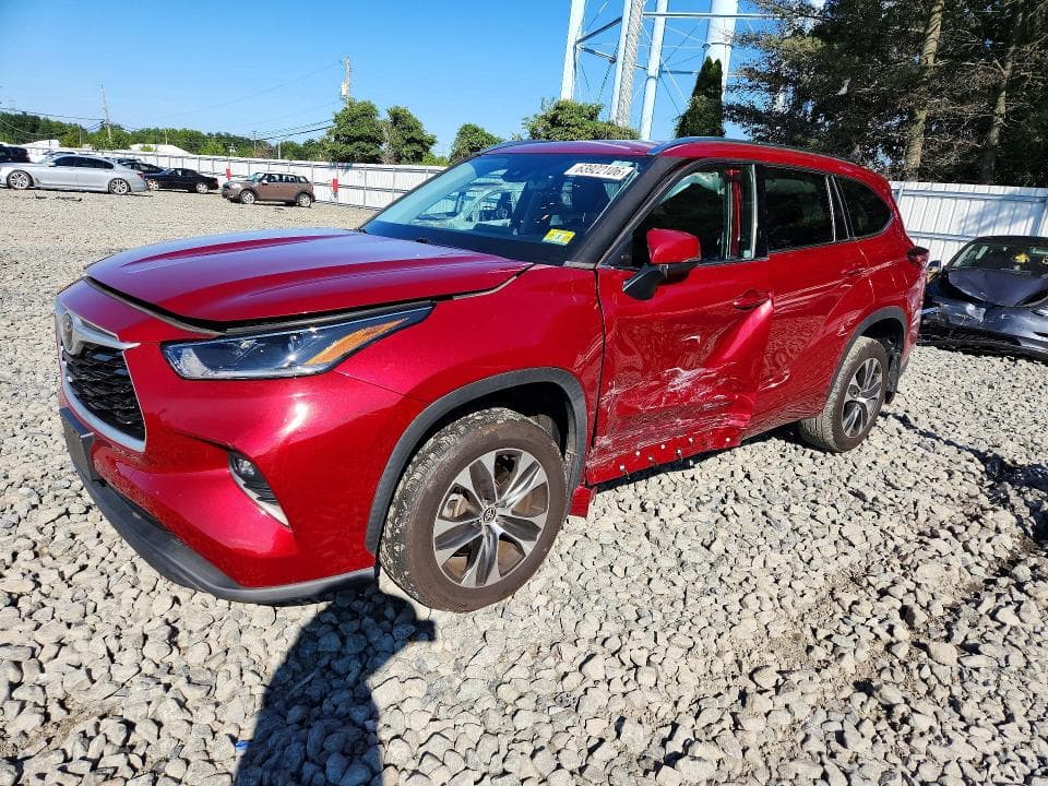 2021 TOYOTA HIGHLANDER XLE - 1