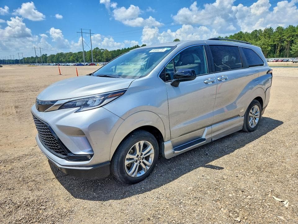 2022 TOYOTA SIENNA XSE - 1