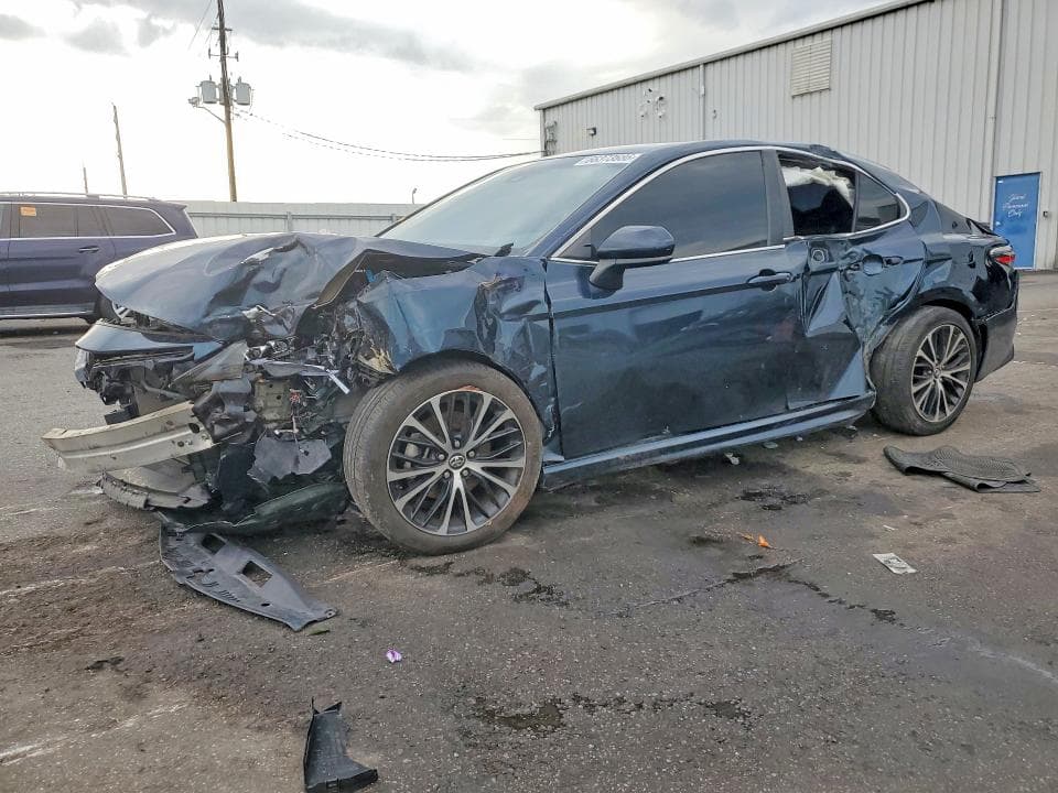2018 TOYOTA CAMRY SE - 1