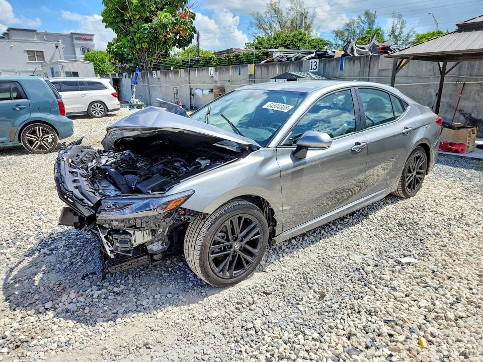 2025 TOYOTA CAMRY SE - 1