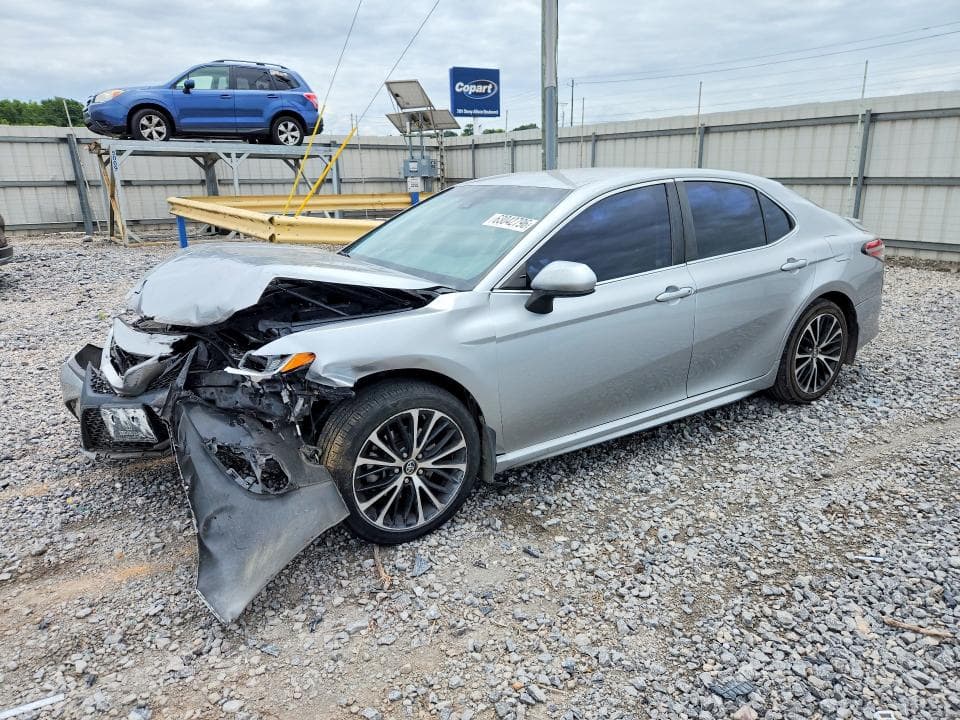2018 TOYOTA CAMRY SE - 1