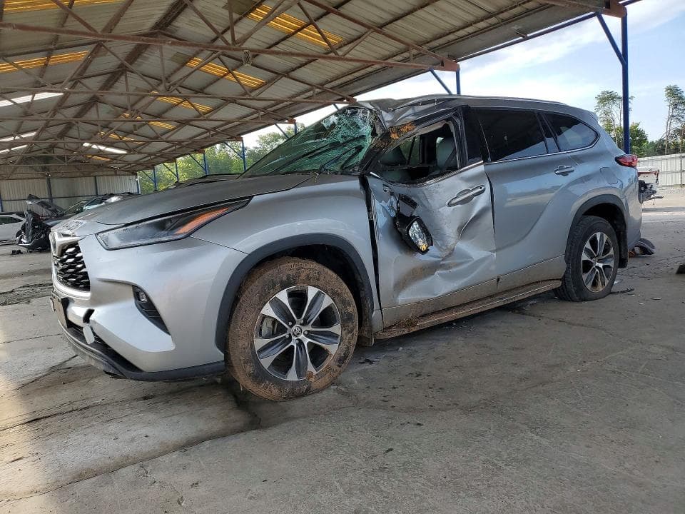 2021 TOYOTA HIGHLANDER XLE - 1