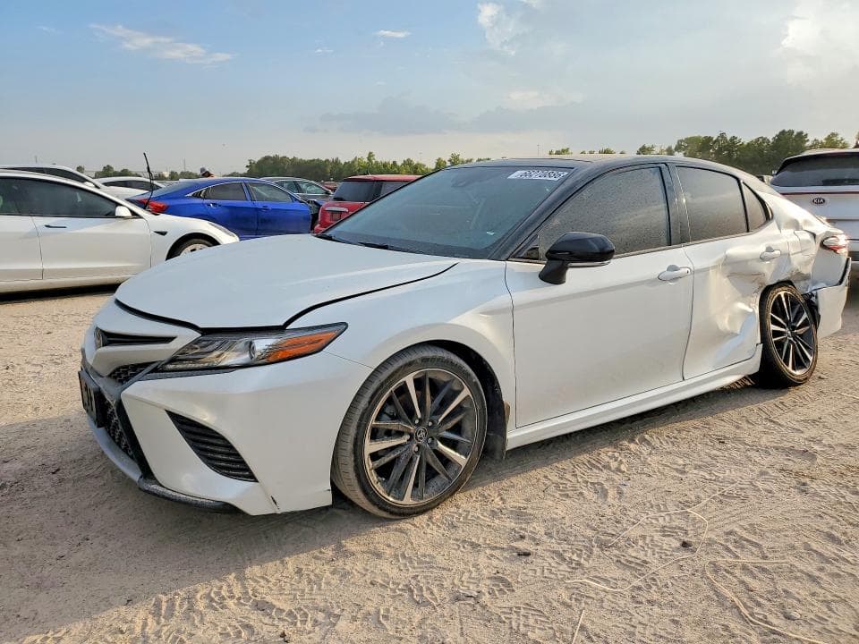 2019 TOYOTA CAMRY XSE - 1