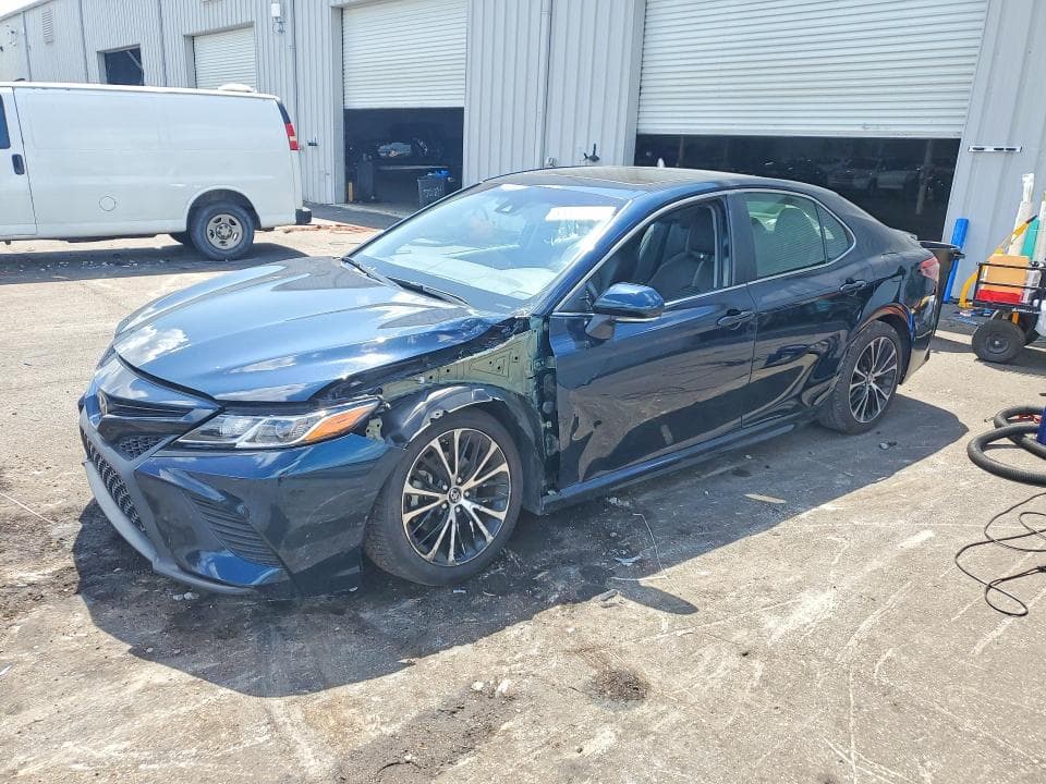 2018 TOYOTA CAMRY SE - 1