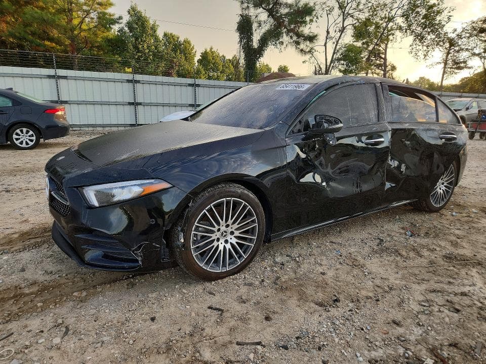 2022 MERCEDES-BENZ A 220 - 1