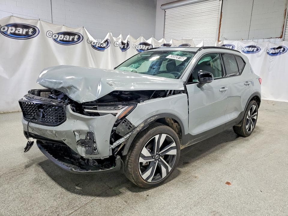 2026 VOLVO XC40 PLUS - 1