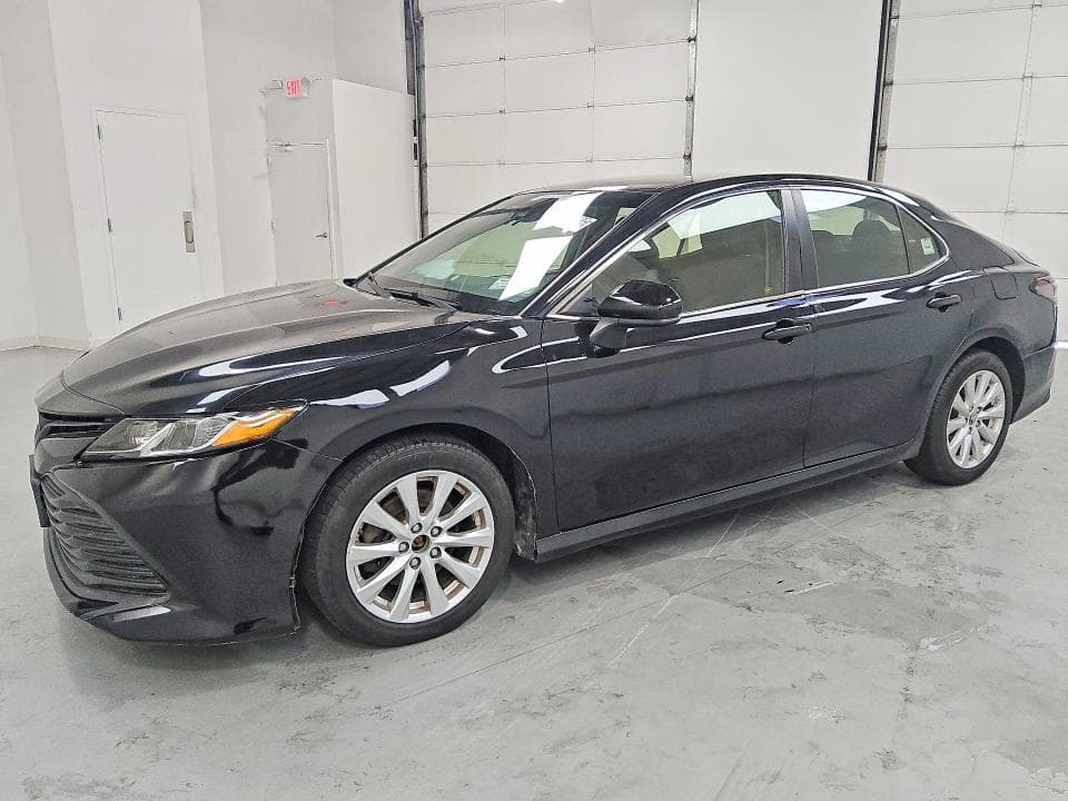 2018 TOYOTA CAMRY LE - 1