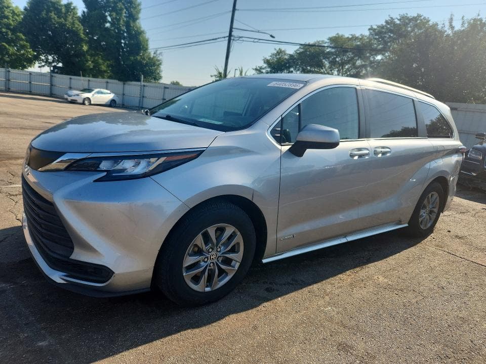 2021 TOYOTA SIENNA LE - 1