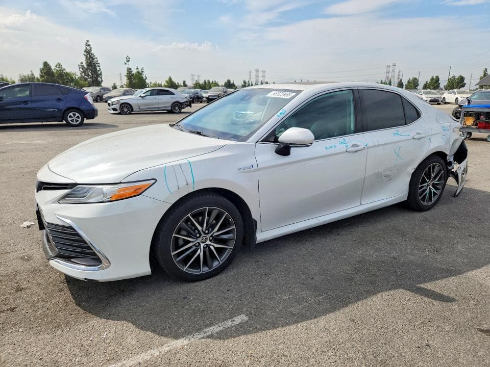 2021 TOYOTA CAMRY XLE - 1