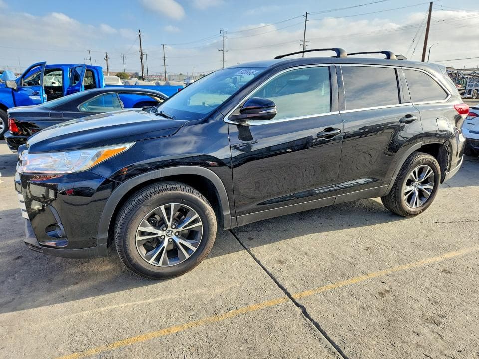 2019 TOYOTA HIGHLANDER LE - 1
