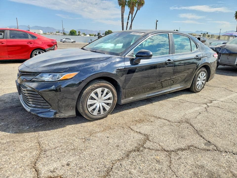 2019 TOYOTA CAMRY LE - 1