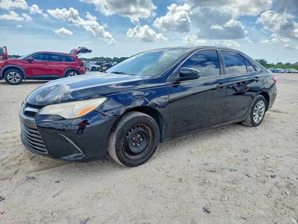 2017 TOYOTA CAMRY LE - 1