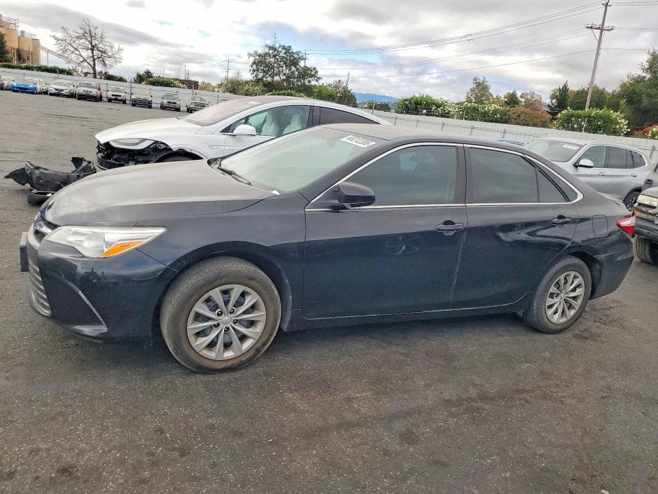 2017 TOYOTA CAMRY LE - 1