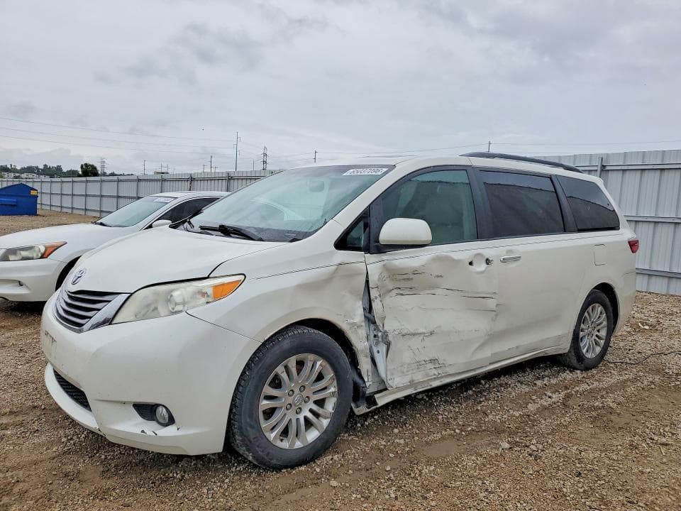 2017 TOYOTA SIENNA XLE 8-PASSENGER - 1