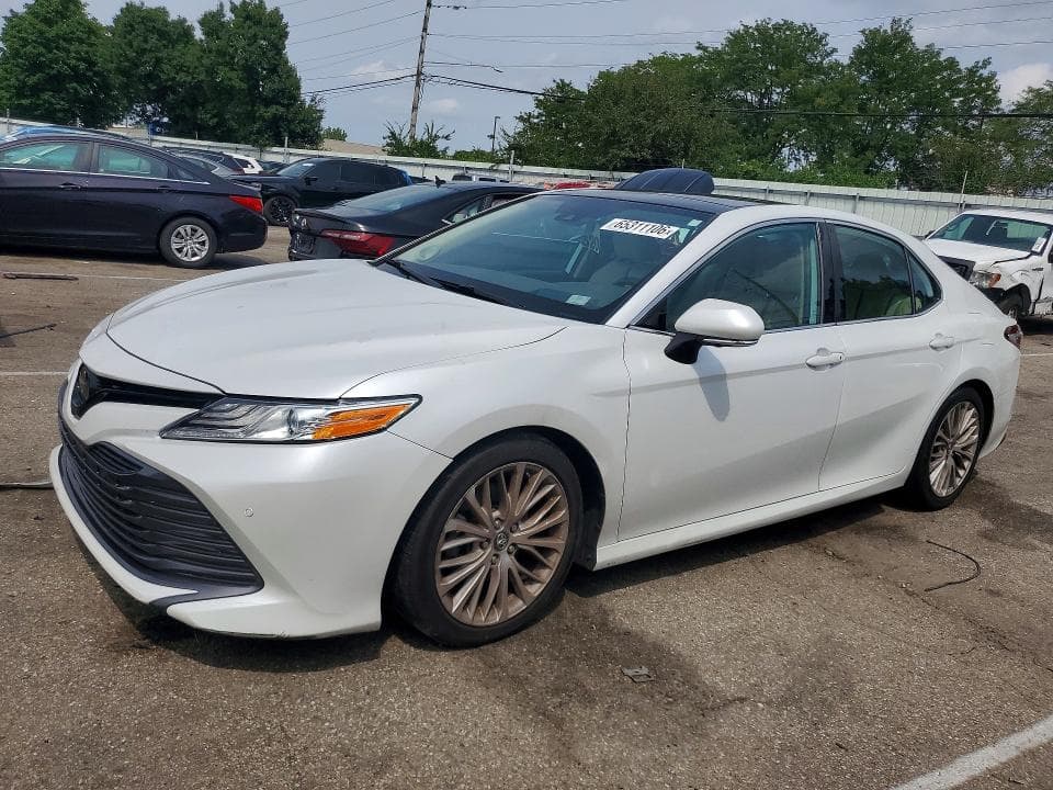 2019 TOYOTA CAMRY XLE - 1