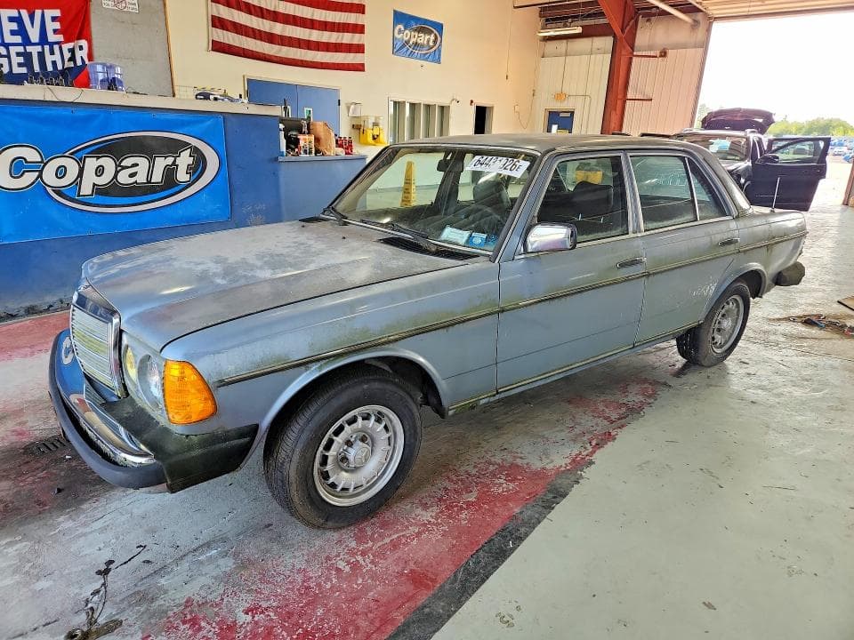 1983 MERCEDES-BENZ 300 DT - 1