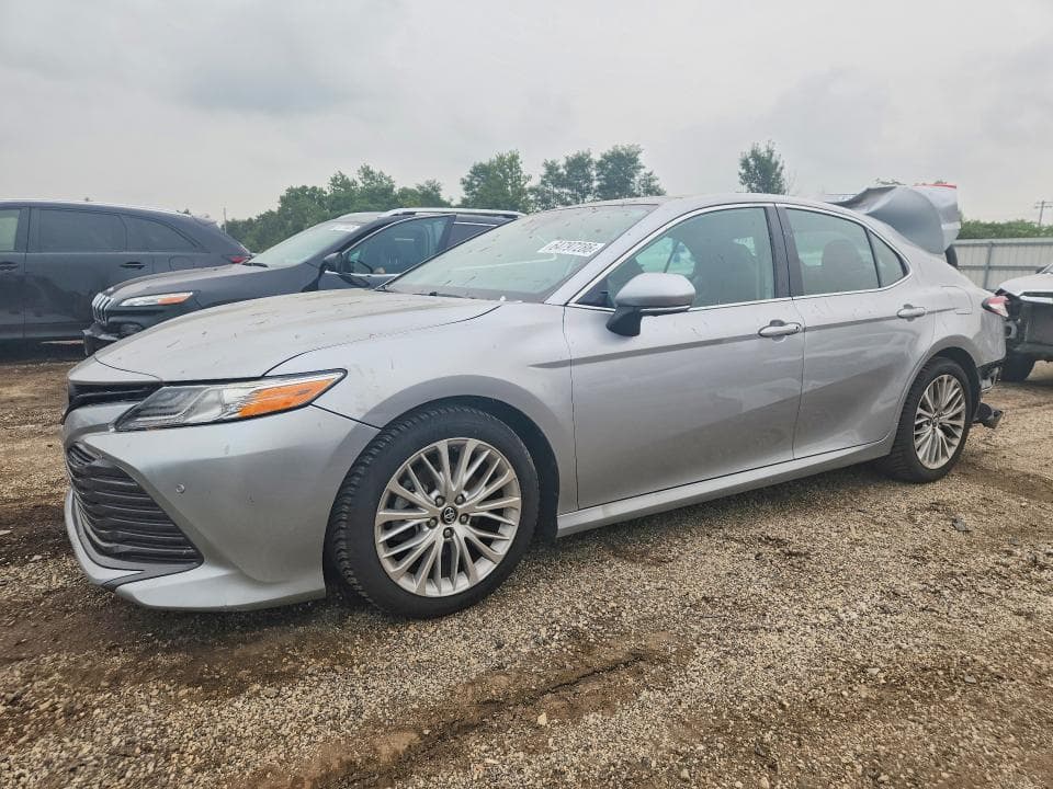 2019 TOYOTA CAMRY XLE - 1