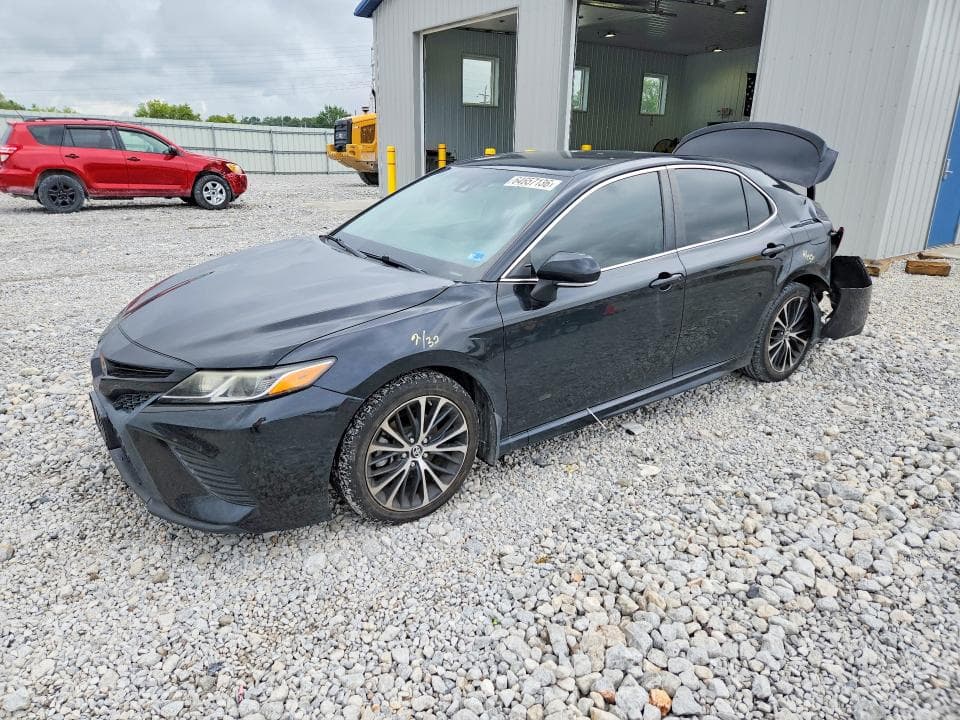 2018 TOYOTA CAMRY SE - 1