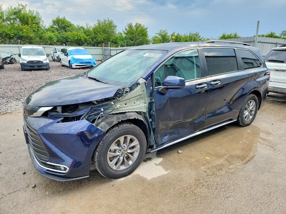 2024 TOYOTA SIENNA XLE - 1