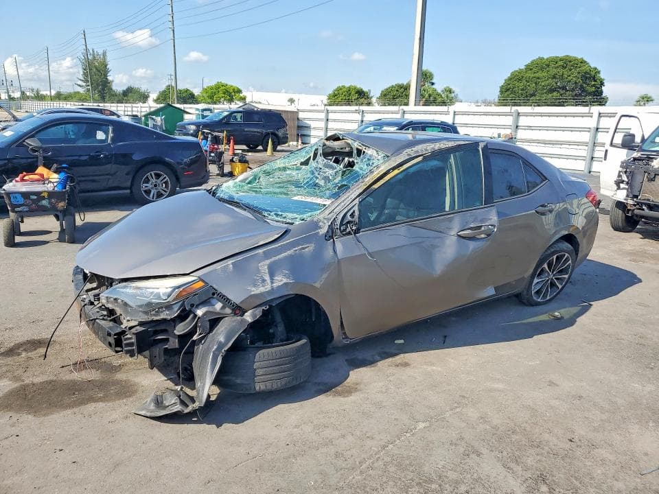 2018 TOYOTA COROLLA SE - 1