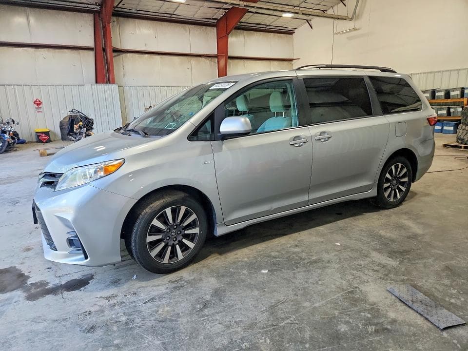 2020 TOYOTA SIENNA LE - 1