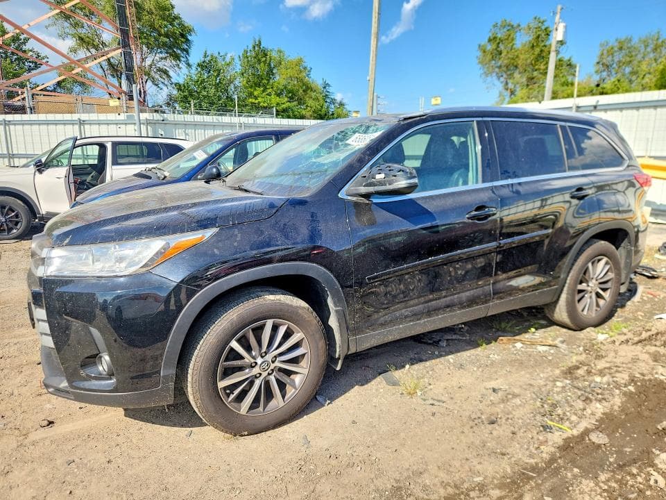 2019 TOYOTA HIGHLANDER XLE - 1