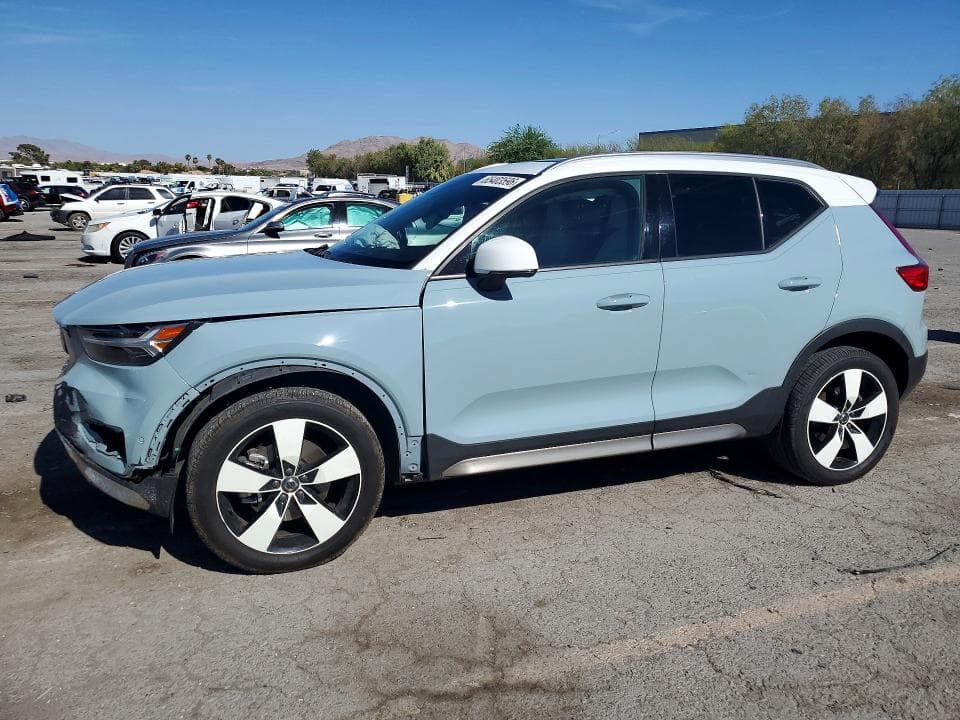 2019 VOLVO XC40 T4 MOMENTUM - 1