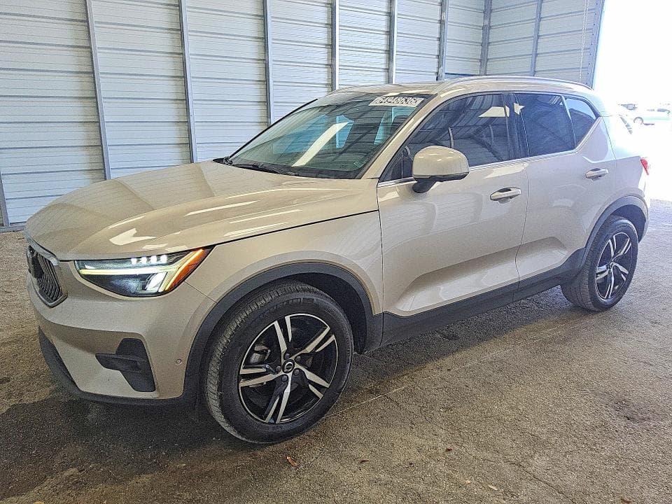 2023 VOLVO XC40 PLUS - 1