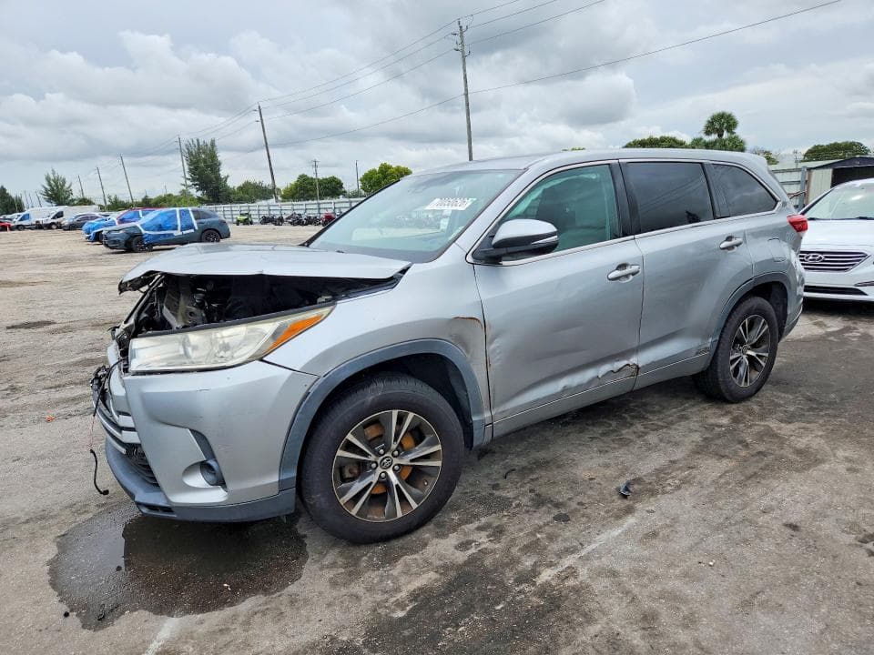 2017 TOYOTA HIGHLANDER LE - 1