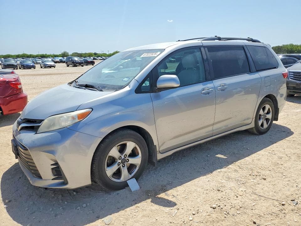 2018 TOYOTA SIENNA LE - 1