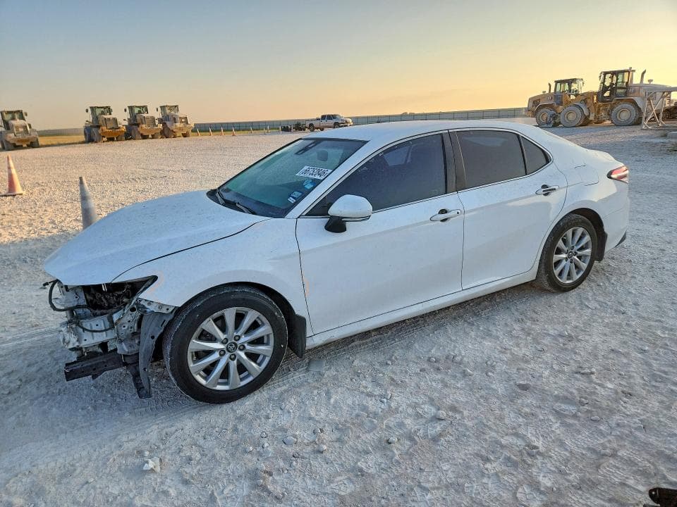 2018 TOYOTA CAMRY LE - 1
