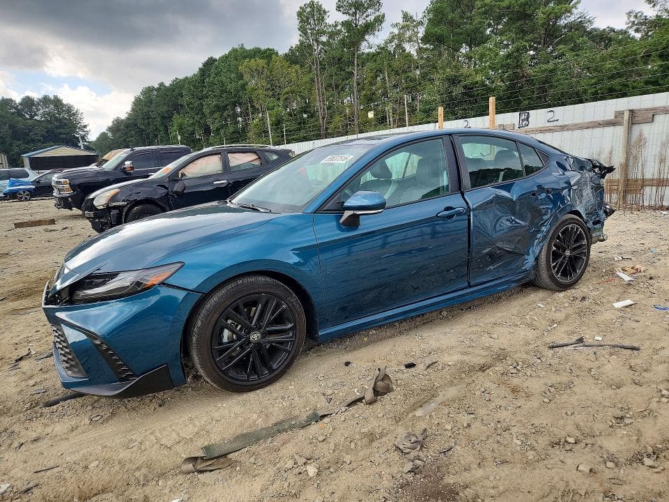 2025 TOYOTA CAMRY SE - 1