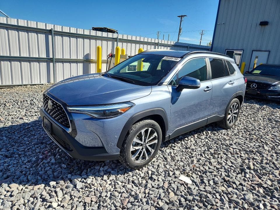 2022 TOYOTA COROLLA CROSS XLE - 1