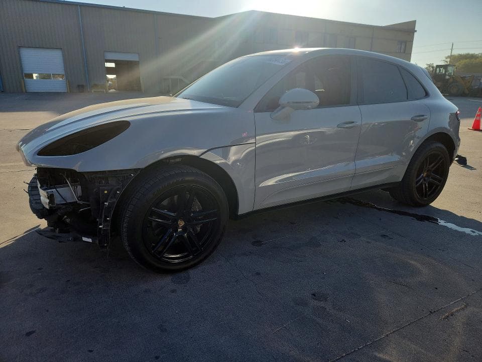 2021 PORSCHE MACAN - 1