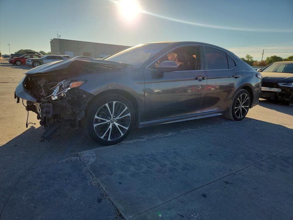 2019 TOYOTA CAMRY SE - 1