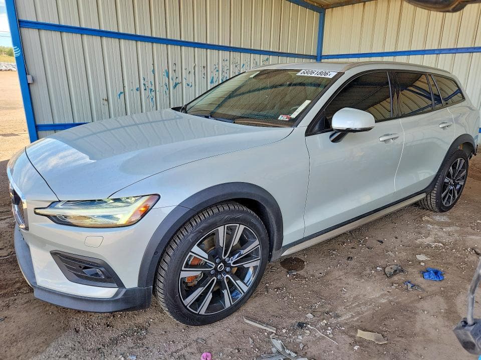 2020 VOLVO V60 CROSS COUNTRY T5 MOMENTUM - 1