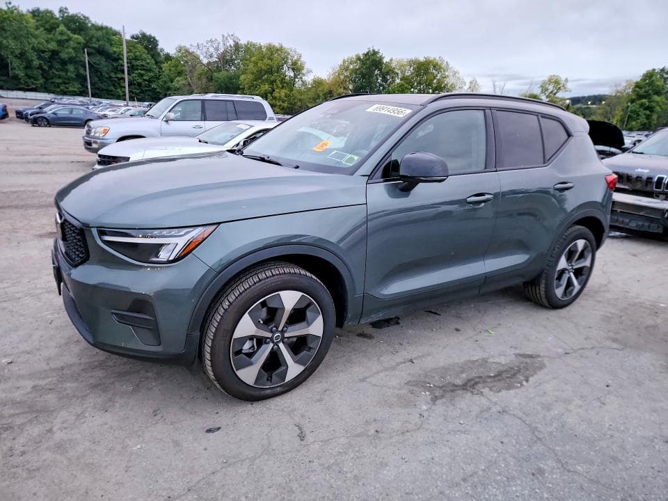 2026 VOLVO XC40 CORE - 1