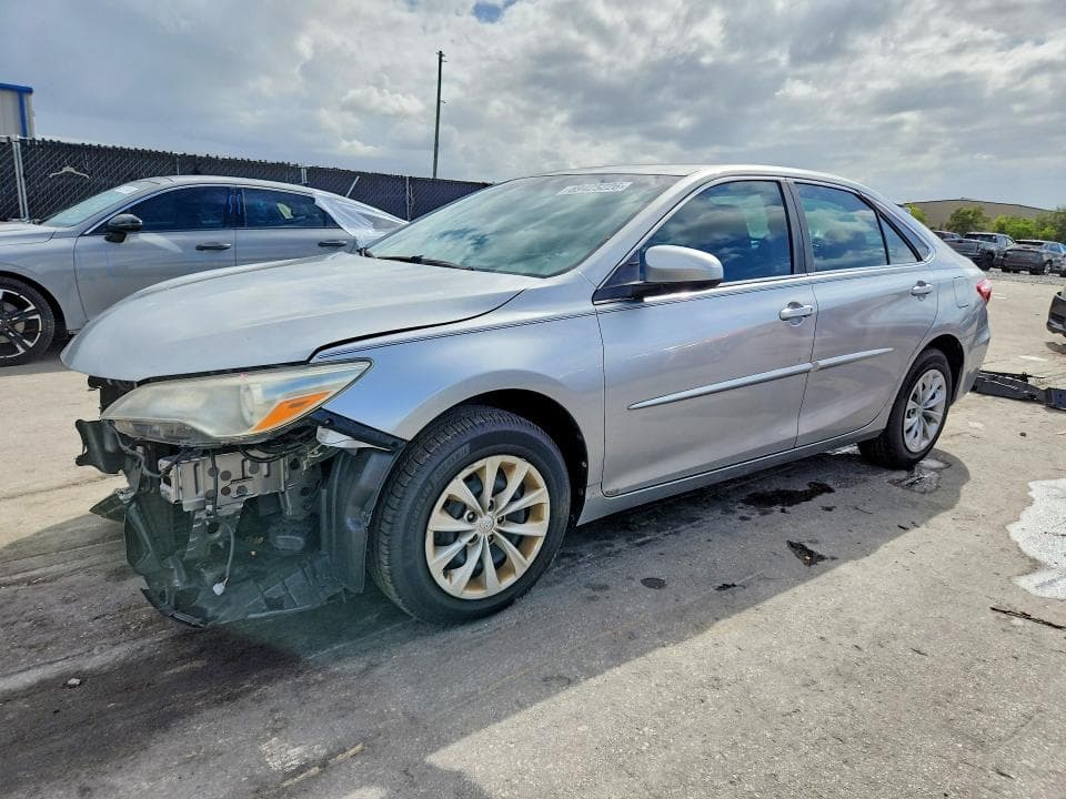 2017 TOYOTA CAMRY LE - 1