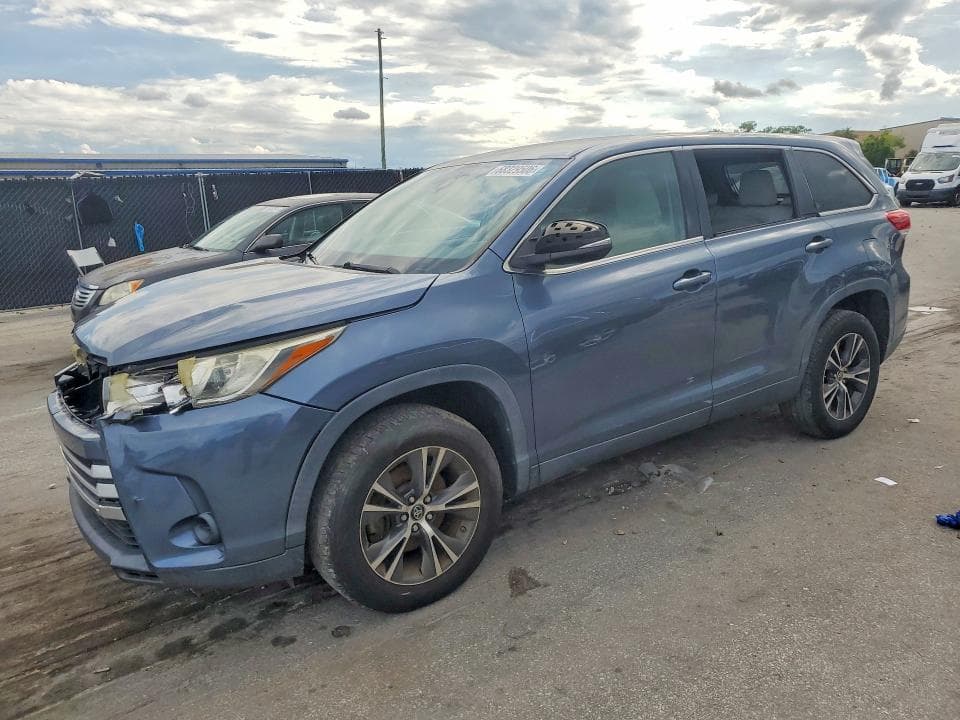 2019 TOYOTA HIGHLANDER LE - 1