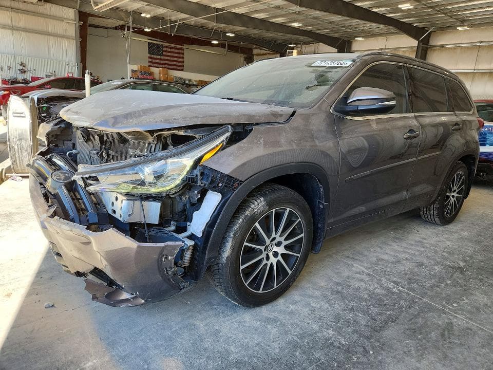 2018 TOYOTA HIGHLANDER SE - 1